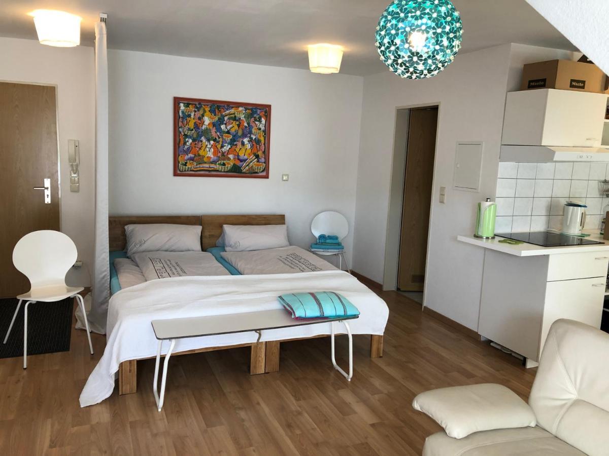 Studio Ochsenfurt Mit Sonnigem Balkon Exterior photo