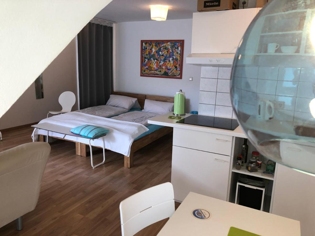 Studio Ochsenfurt Mit Sonnigem Balkon Exterior photo